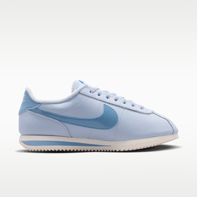 (W) Nike Cortez Leer Hydrogen Blauw/Sail/Work Blauw IV5675-400 Lookbook (W) Nike Cortez Leer Hydrogen Blauw/Sail/Work Blauw IV5675-400