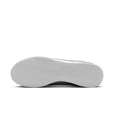 Order (W) Nike Cortez Perak Metalik/Kelabu Kabus/Putih IR0042-001