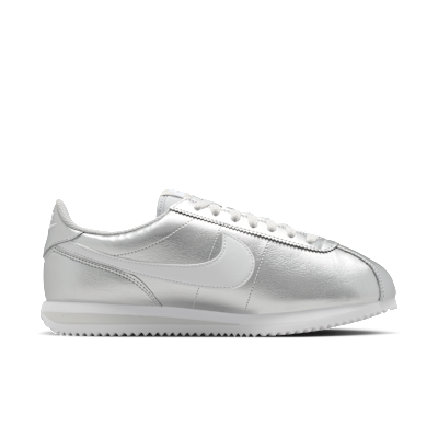 Lookbook (W) Nike Cortez Perak Metalik/Kelabu Kabus/Putih IR0042-001