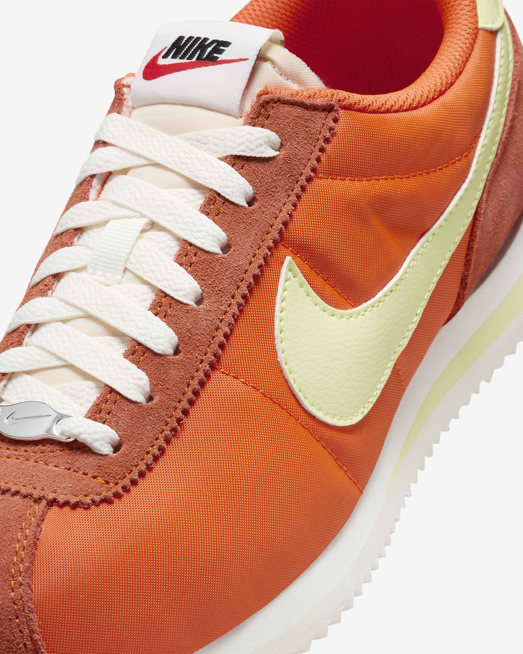 Sizing (W) Nike Cortez de Tela 'Naranja Seguridad y Sail' HJ9612-800