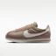 Buy (W) Nike Cortez Textiel British Khaki/Zwart/Veiligheidsoranje/Sail DZ2795-205