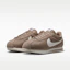 Purchase (W) Nike Cortez Textiel British Khaki/Zwart/Veiligheidsoranje/Sail DZ2795-205