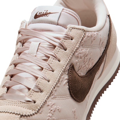 (W) Nike Cortez Textile Silt Red/Phantom/Coklat Muda IQ3624-667 1