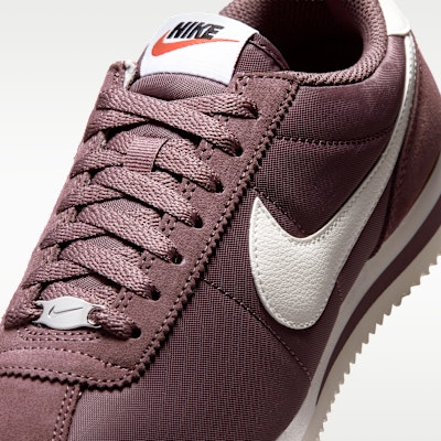 (W) Nike Cortez Textile Tattoo/Hitam/Orange Keselamatan/Sail DZ2795-502 Sizing (W) Nike Cortez Textile Tattoo/Hitam/Orange Keselamatan/Sail DZ2795-502