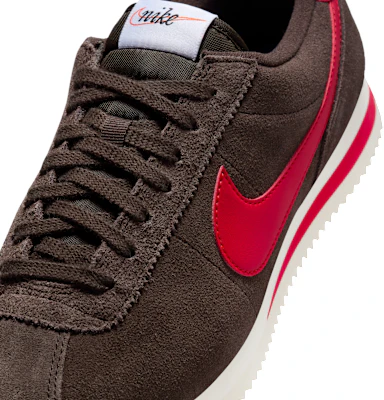(W) Nike Cortez Terciopelo Marrón/Blanco Roto/Rojo Universitario IB1857-200 Sizing (W) Nike Cortez Terciopelo Marrón/Blanco Roto/Rojo Universitario IB1857-200