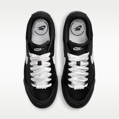 Shop (W) Nike Court Legacy Lift Negro/Blanco IR1388-001