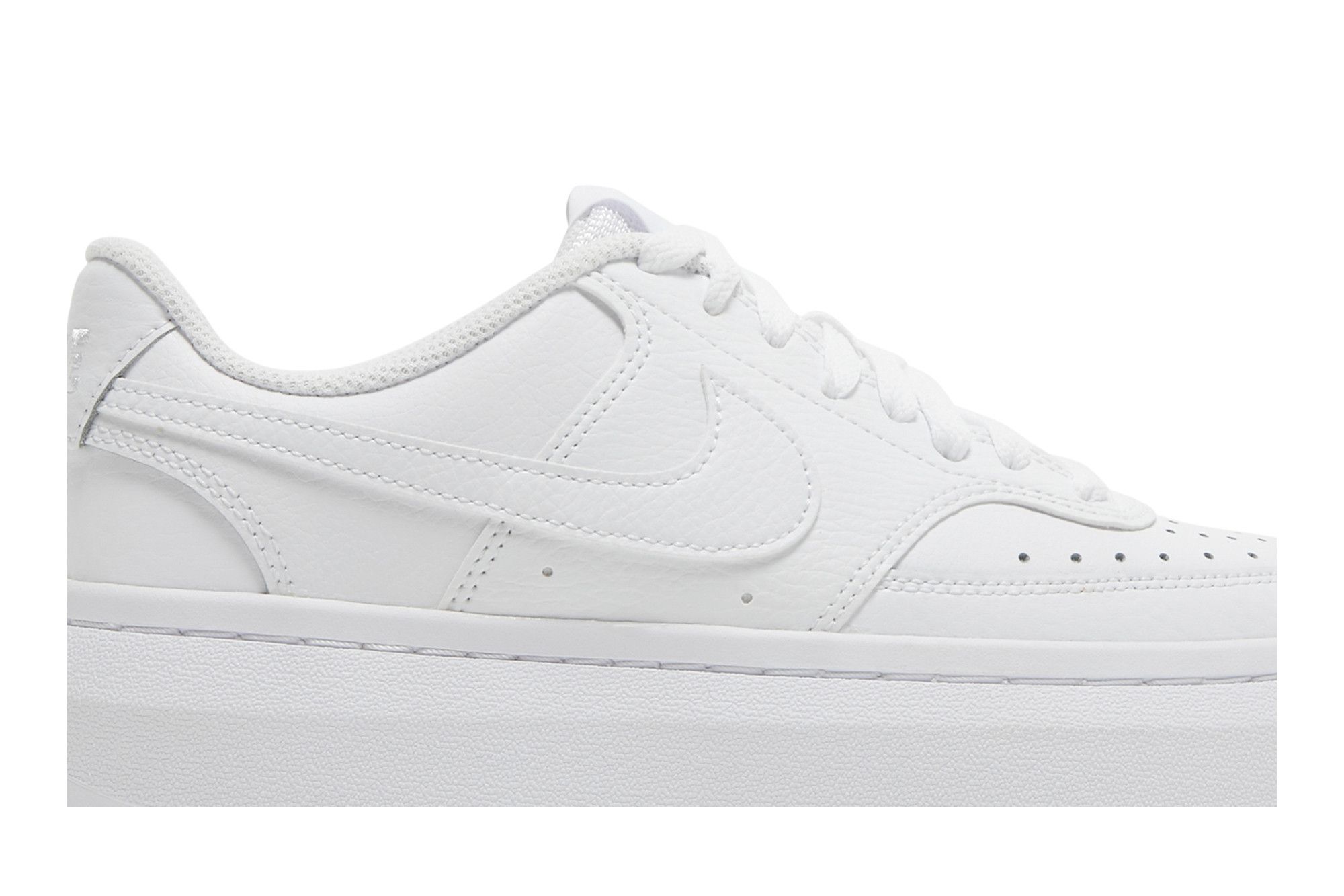 Lookbook (W) Nike Court Vision Alta Low ''Triple White'' Damen Sneaker DM0113-100