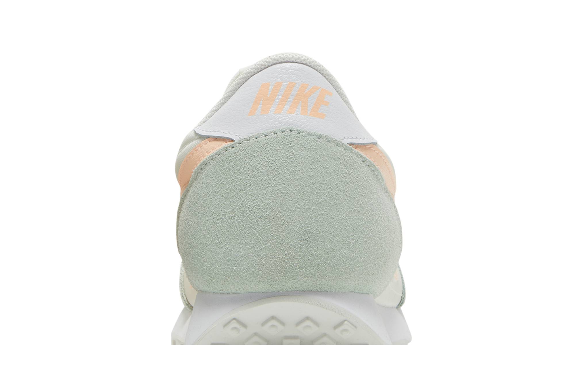 Sizing (W) Nike Daybreak 'Verde Suave y Tinte Carmesí' CK2351-107