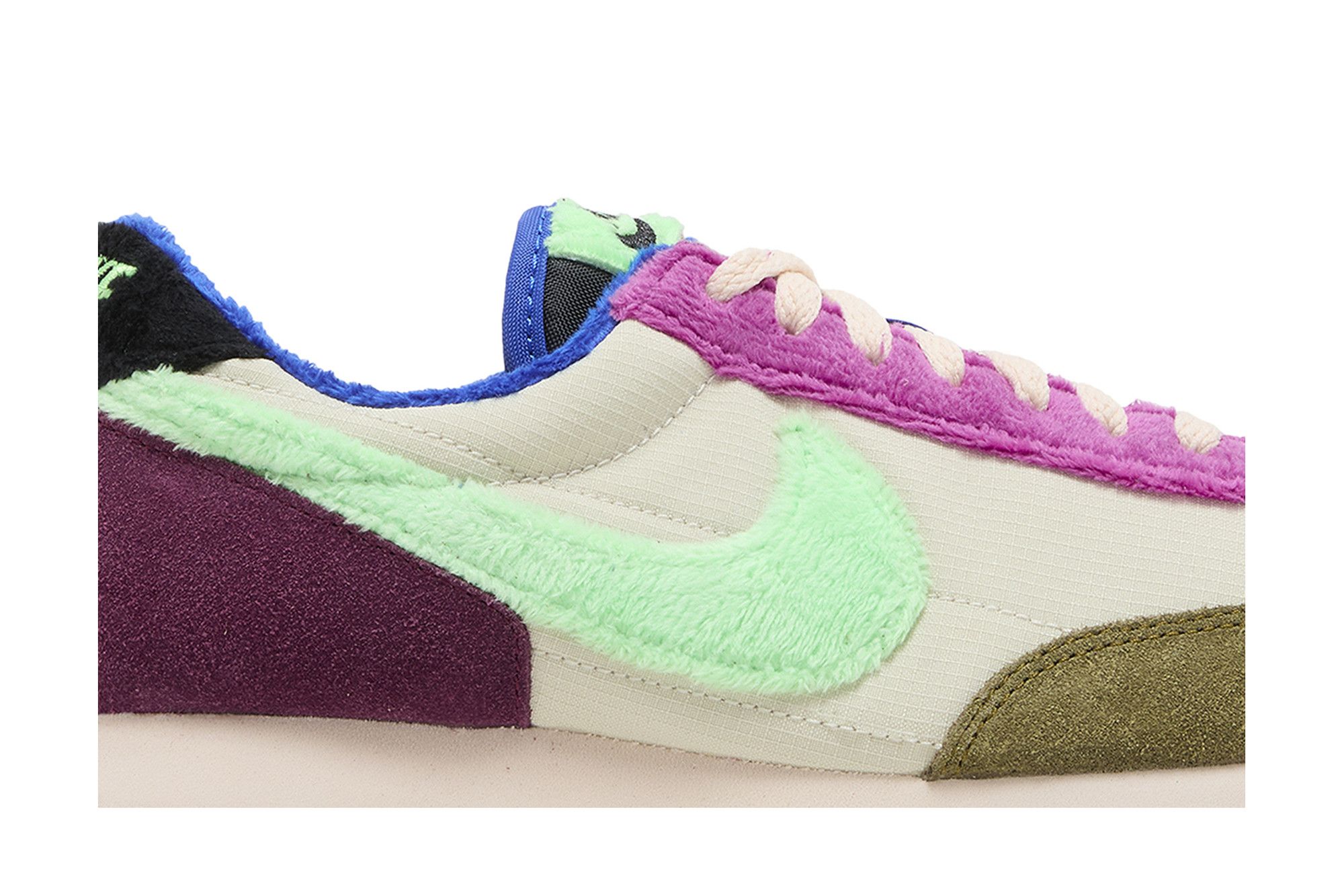 Lookbook (W) Nike Daybreak 'Fur Pack - Fossil Cactus Flower' Wanita Sneakers Casual. DC3275-235