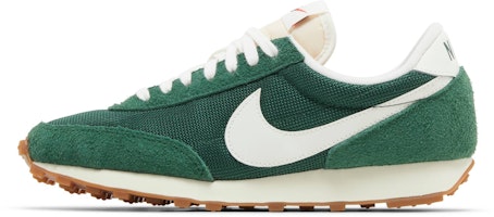 (W) Nike Daybreak Vintage 'Fir' Verde Retro DX0751-301 Lookbook (W) Nike Daybreak Vintage 'Fir' Verde Retro DX0751-301