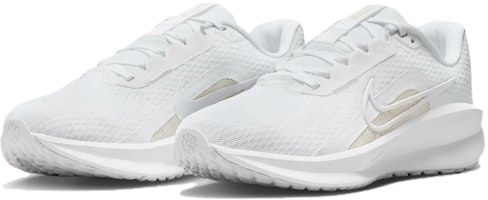 (W) Nike Downshifter 13 'Putih Platinum Tint' FD6476-101 Lookbook (W) Nike Downshifter 13 'Putih Platinum Tint' FD6476-101