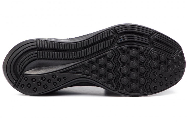 Shop Nike Downshifter 8 低筒跑步鞋 女款 黑