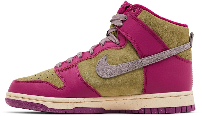 (W) Nike Dunk High 'Dynamic Berry' - Ungu Dinamik FB1273-500 Lookbook (W) Nike Dunk High 'Dynamic Berry' - Ungu Dinamik FB1273-500