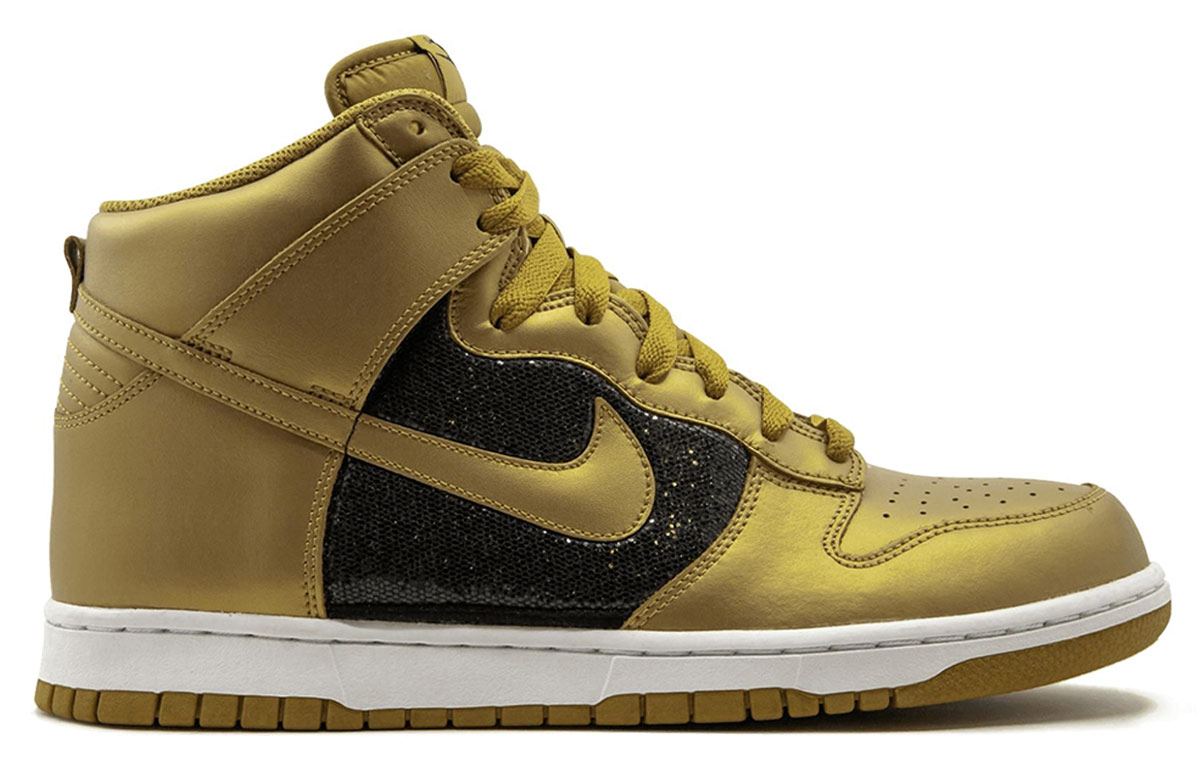 Order （女性）Nike Dunk 高筒運動鞋「金屬金」325203-771
