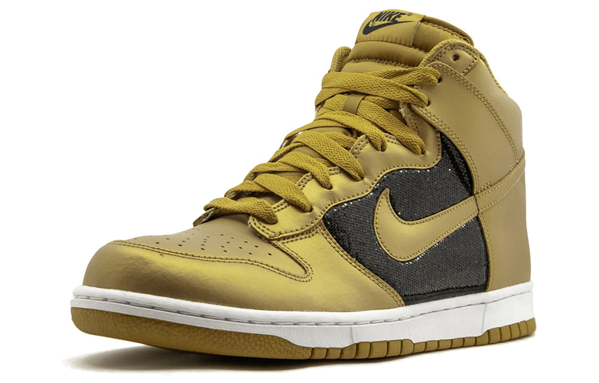 Lookbook （女性）Nike Dunk 高筒運動鞋「金屬金」325203-771