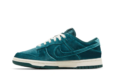 (Women) Nike Dunk Low 'Green Velvet'