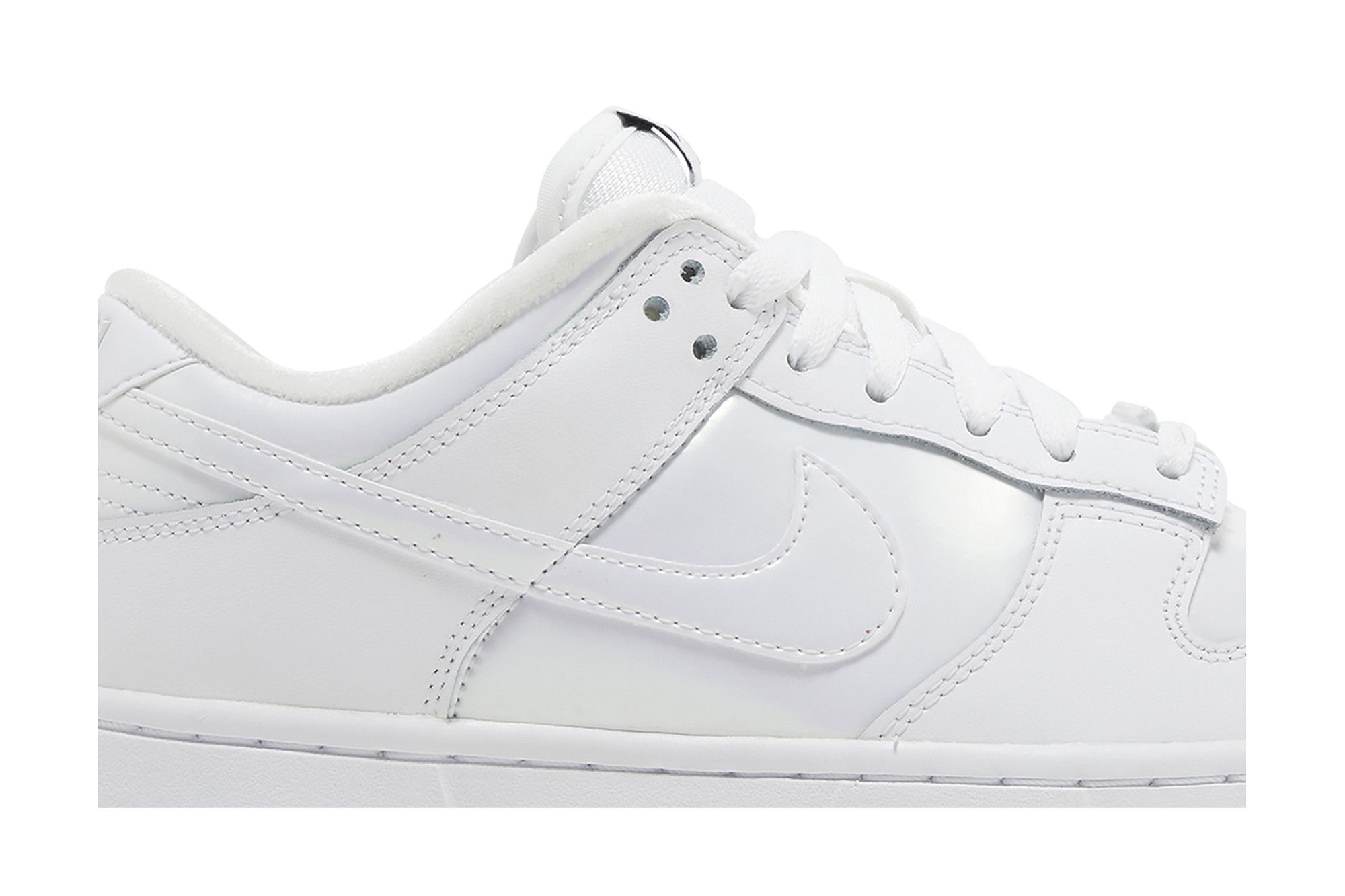 Order (W) Nike Dunk Low ''Just Do It - Blanc Iridescent'' FD8683-100