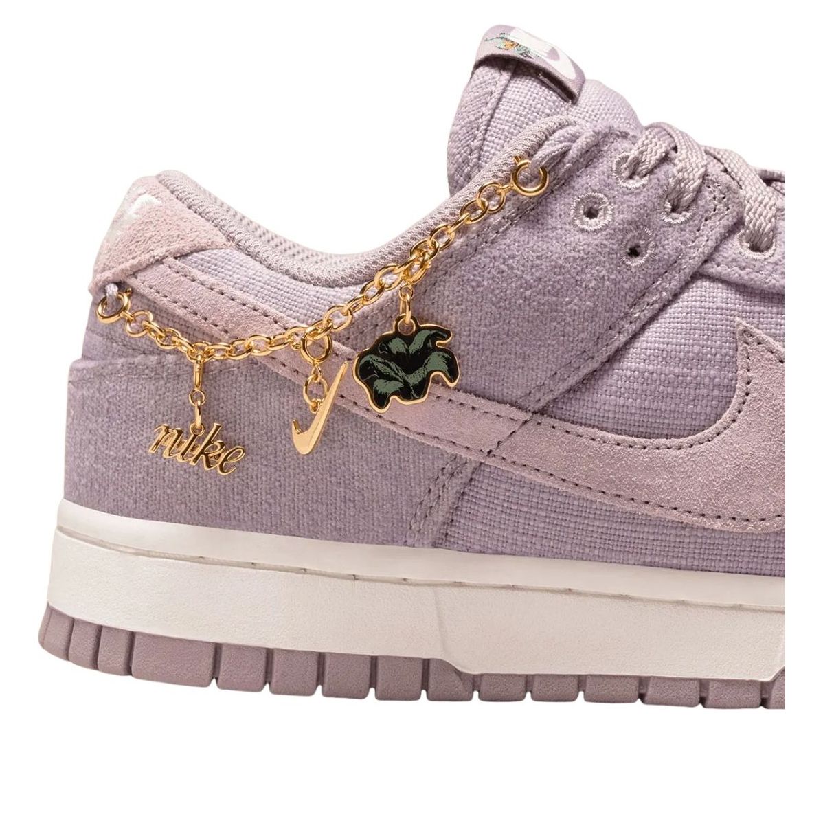 Shop (W) ナイキ ダンク ロー "ナウ アクセプティング オール フラワーズ" IQ0386-226