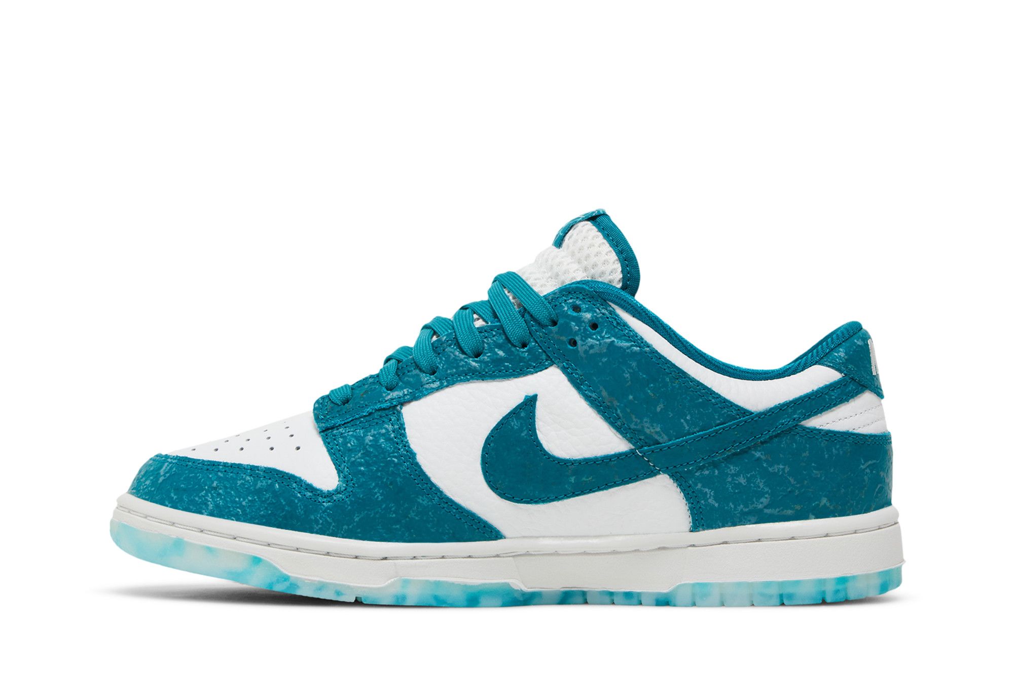 Shop (W) Nike Dunk Low 'Océano' DV3029-100