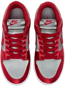 (W) 耐克Dunk Low 'UNLV缎面' DX5931-001 Lookbook (W) 耐克Dunk Low 'UNLV缎面' DX5931-001