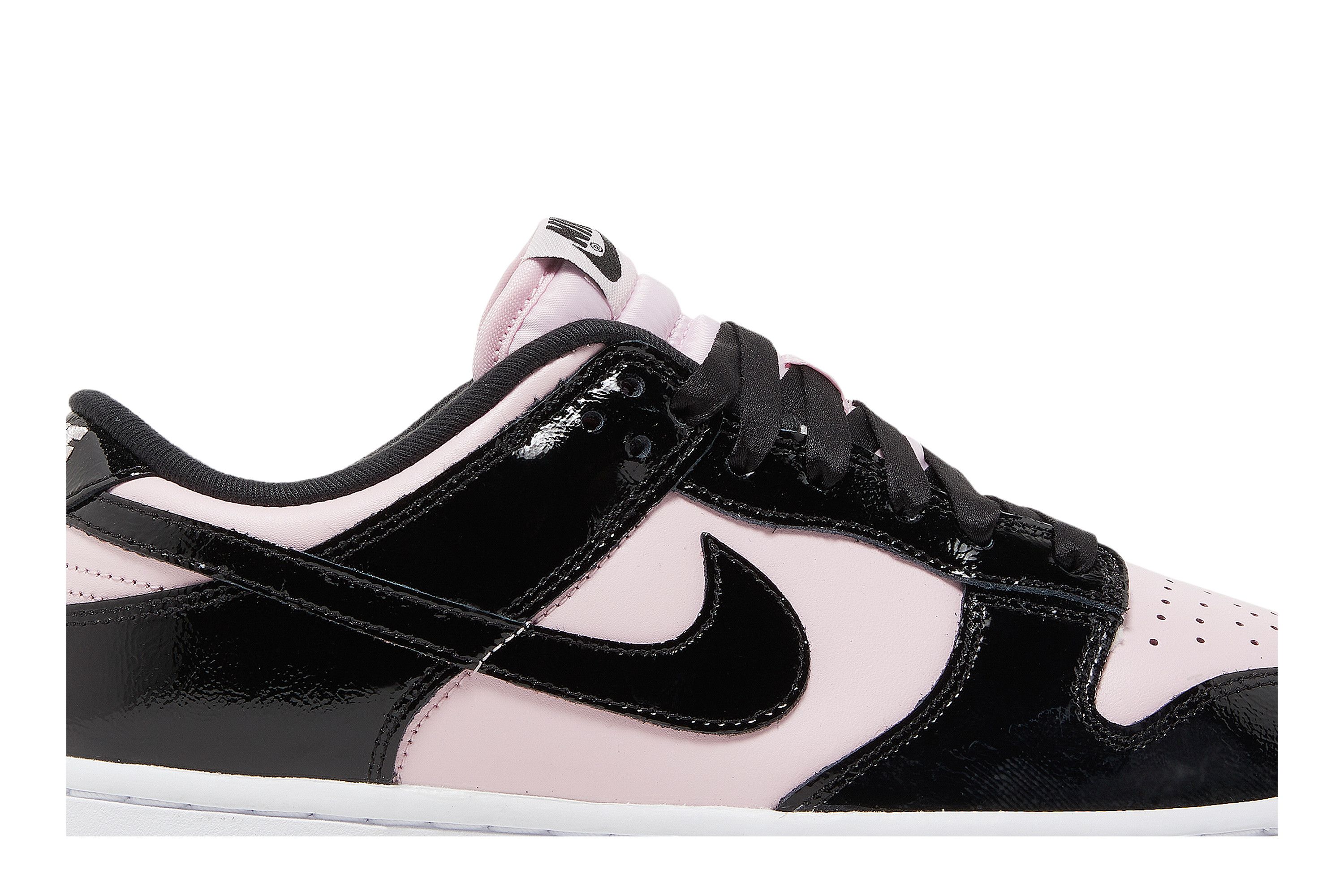 Lookbook (W) Nike Dunk Low Essential ''Pink Foam Schwarz'' DJ9955-600