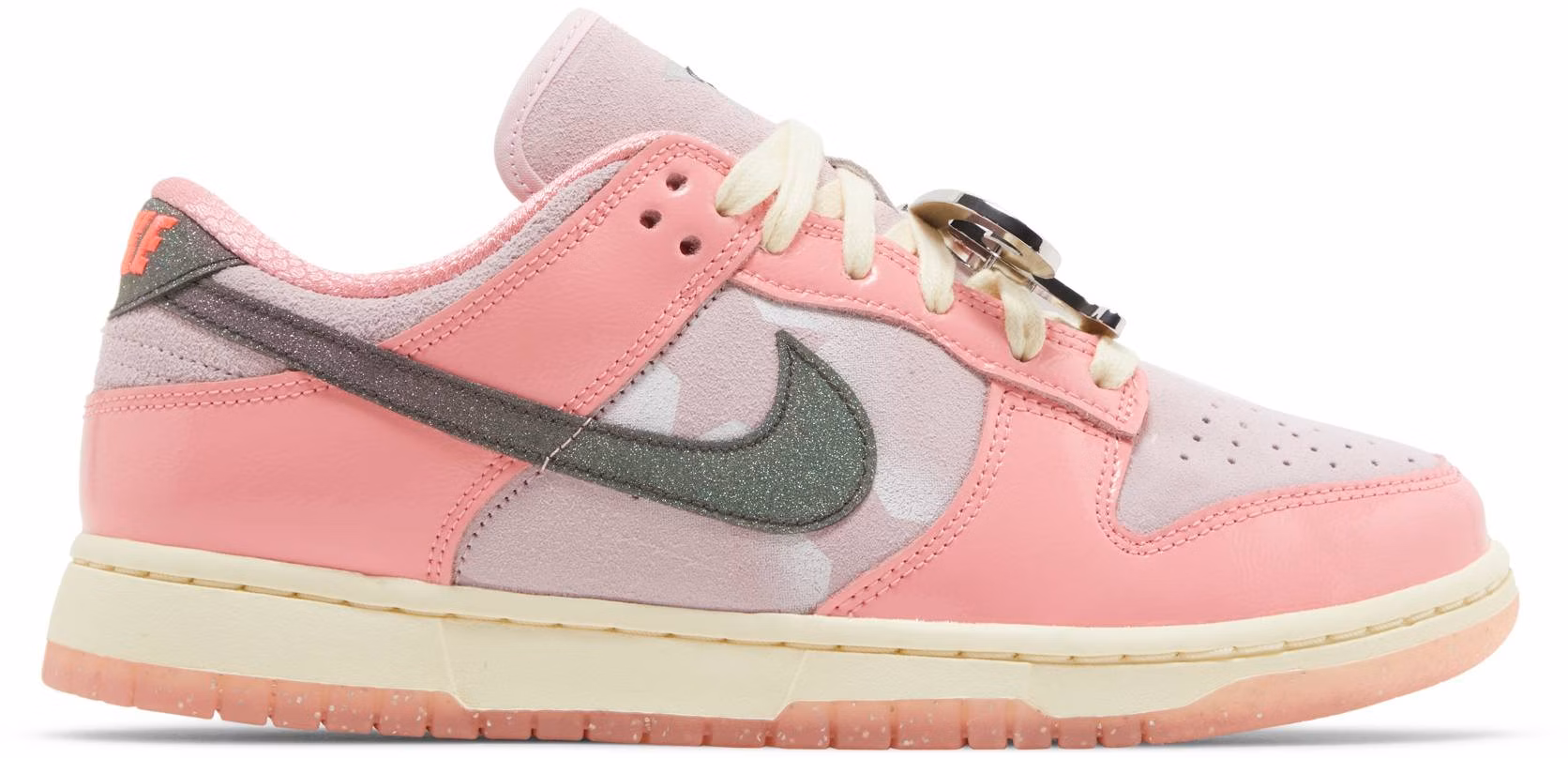 women-nike-dunk-low-lx-barbie-fn-8927-621