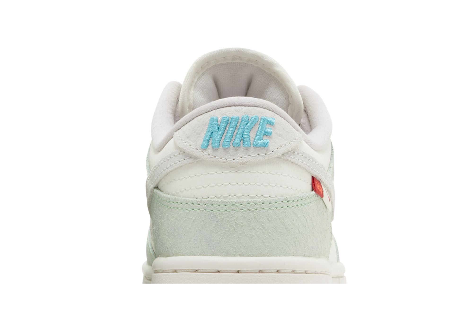 Sizing (W) Nike Dunk Low LX 'Tahun Naga' FZ5065-111