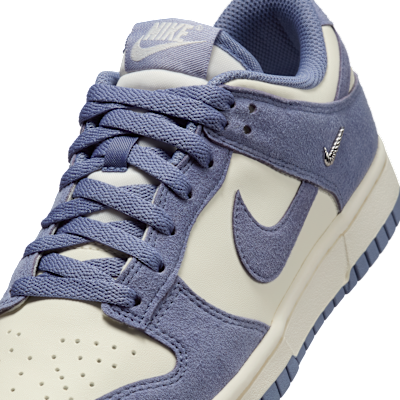 Sizing (W) 나이키 덩크 로우 세일/메탈릭 실버/월드 인디고 IB4417-103