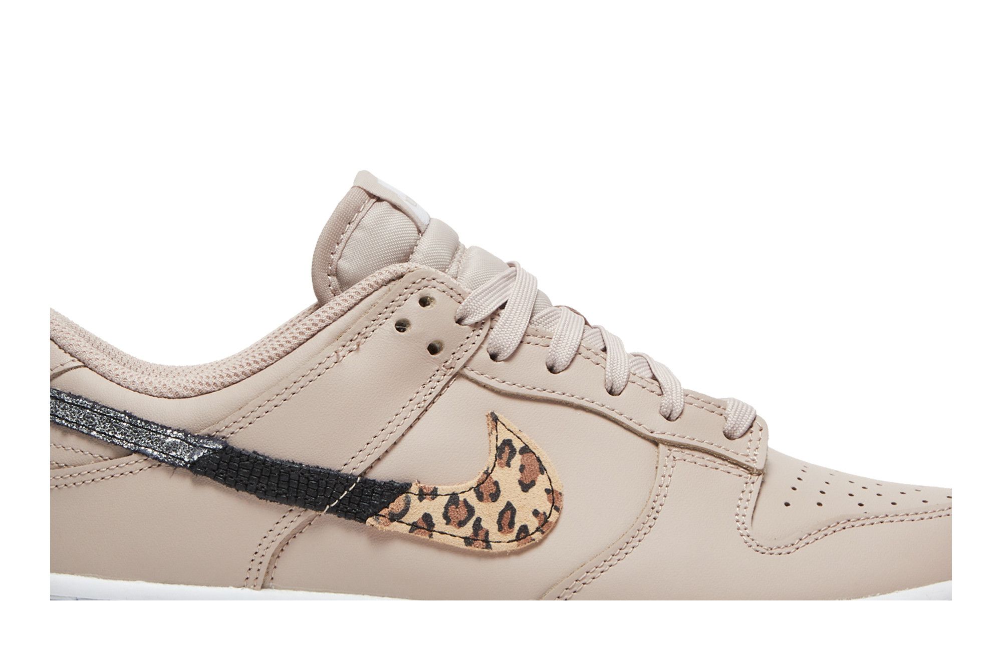 Lookbook (Women) Nike Dunk Low SE 'Animal Print Pink' DD7099-200