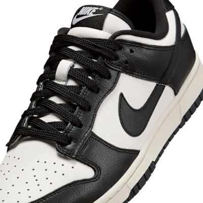 (W) Nike Dunk Low SE Blanco Marfil/Dorado Metálico/Negro HQ7487-100 Sizing (W) Nike Dunk Low SE Blanco Marfil/Dorado Metálico/Negro HQ7487-100