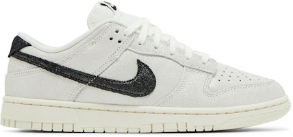 (W) Nike Dunk Low SE Putih Hitam Merah Team HQ3502-100 Buy (W) Nike Dunk Low SE Putih Hitam Merah Team HQ3502-100