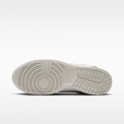 Order (W) ナイキ ダンク ロー スウェード セール/ホワイト/メタリックシルバー/ベストグレー IO4244-105