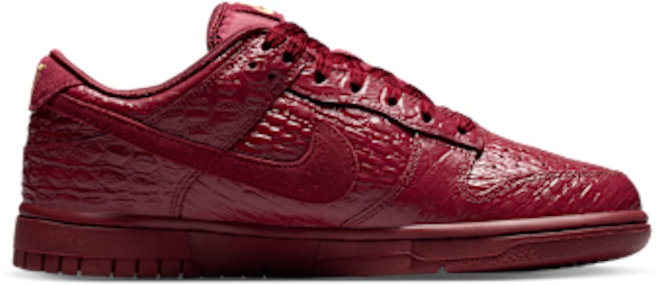 (W) 나이키 덩크 로우 팀 레드/메탈릭 골드/다크 팀 레드 HV4388-600 Lookbook (W) 나이키 덩크 로우 팀 레드/메탈릭 골드/다크 팀 레드 HV4388-600