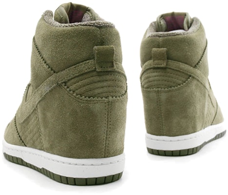 (W) Nike Dunk Sky Hi 'Medium Olive' - Zaitun Sederhana 528899-200 Lookbook (W) Nike Dunk Sky Hi 'Medium Olive' - Zaitun Sederhana 528899-200