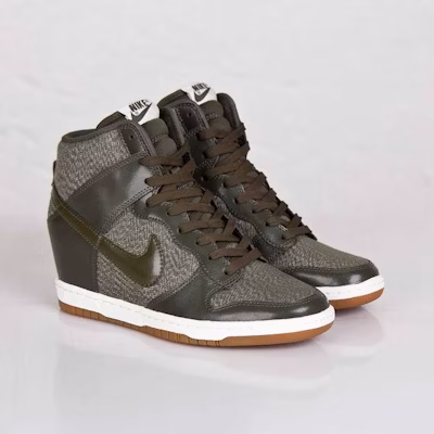 (W) Nike Dunk Sky Hi Essential 'Hijau' 644877-301 Order (W) Nike Dunk Sky Hi Essential 'Hijau' 644877-301