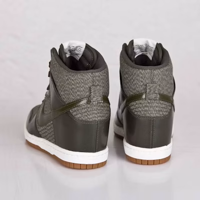 (W) Nike Dunk Sky Hi Essential 'Hijau' 644877-301 Shop (W) Nike Dunk Sky Hi Essential 'Hijau' 644877-301