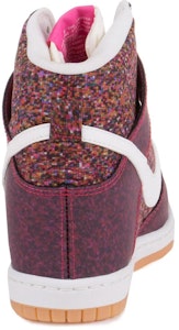 (W) 耐克Dunk Sky Hi Liberty数码花卉'红色' 540859-600 Shop (W) 耐克Dunk Sky Hi Liberty数码花卉'红色' 540859-600