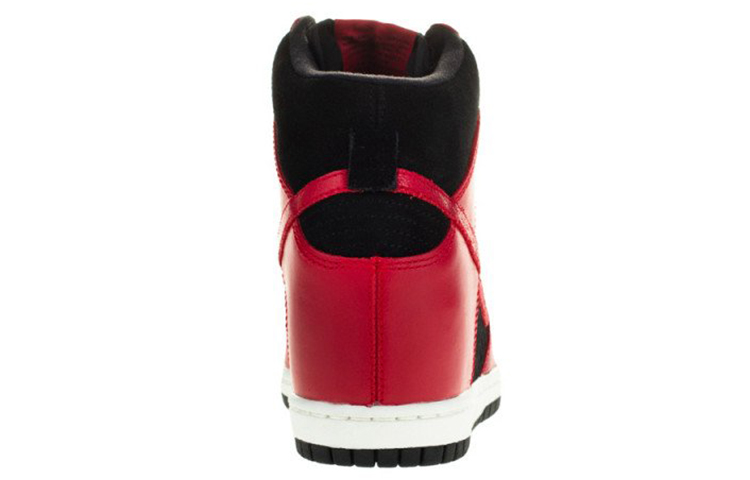 Lookbook （女性）Nike Dunk Sky High 'Bred' 528899-016