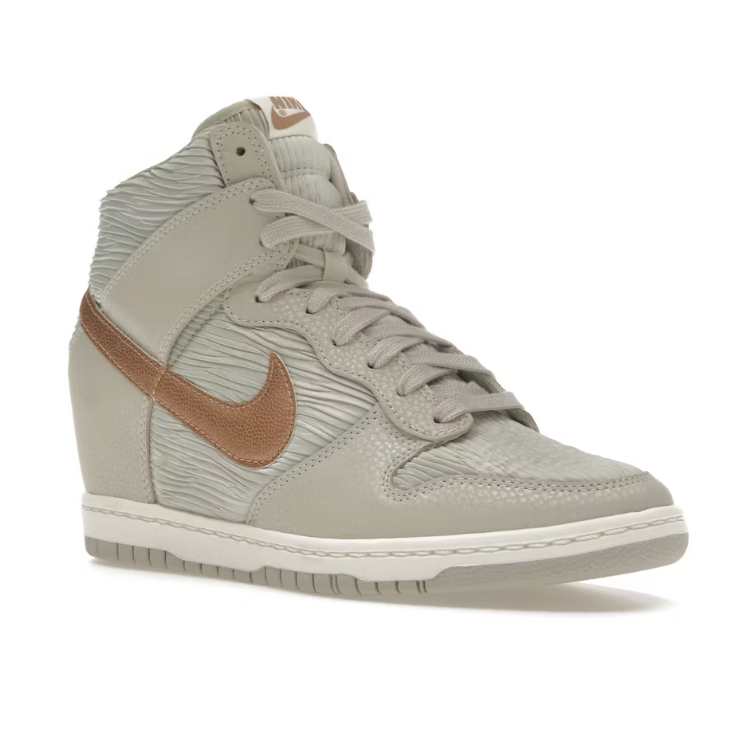 Order (W) ナイキ ダンク スカイハイ "ライトボーン/メタリックレッドブロンズ" 528899-013