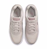 Lookbook (W) Nike Ebernon Low ''Wüstensand Taupe Weiß'' AQ1779-002