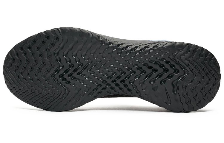 Shop Nike Epic React Flyknit 2 低筒 跑步鞋 女款 黑藍