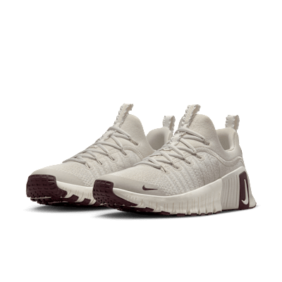 W) ナイキ フリー メトコン 6 SE ライトベージュ/バーガンディ