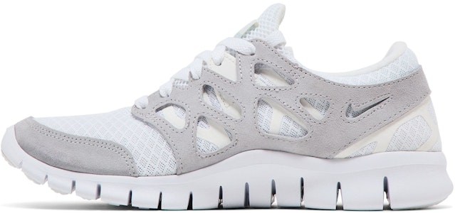 (W) Nike Free Run 2 'Putih Summit Emas' DM8915-100 Lookbook (W) Nike Free Run 2 'Putih Summit Emas' DM8915-100