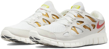 (W) Nike Free Run 2 'Putih Summit Goldtone' DM8915-102 Lookbook (W) Nike Free Run 2 'Putih Summit Goldtone' DM8915-102