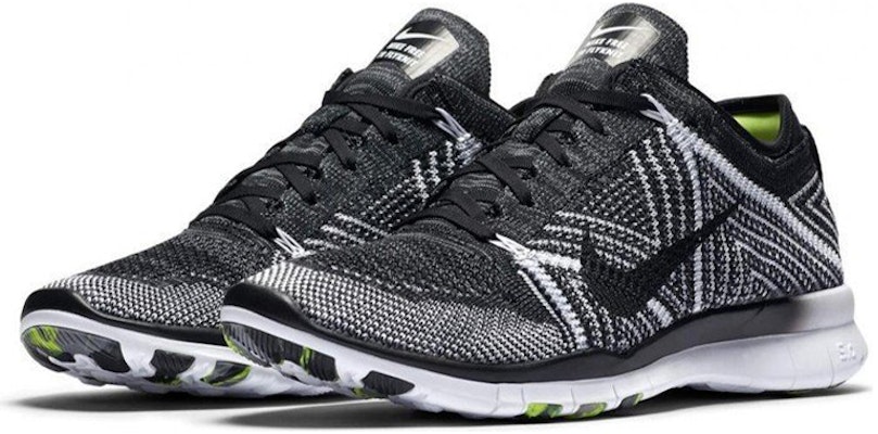 (W) Nike Free TR Flyknit 'Negro Blanco' 718785-004 Lookbook (W) Nike Free TR Flyknit 'Negro Blanco' 718785-004
