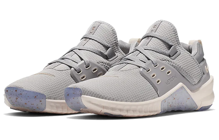 Lookbook (W) Nike Free x Metcon 2 ''Grijs'' CD8526-001