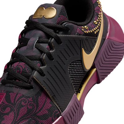 Sizing (Women) Nike GP Challenge 1 "Naomi Osaka" Bordeaux/Black/Metallic Gold HQ2553-601