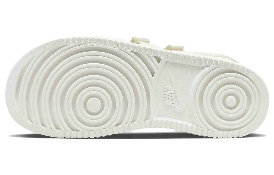 Shop (W) Nike Icon Clash - Chaussures DH0223-101