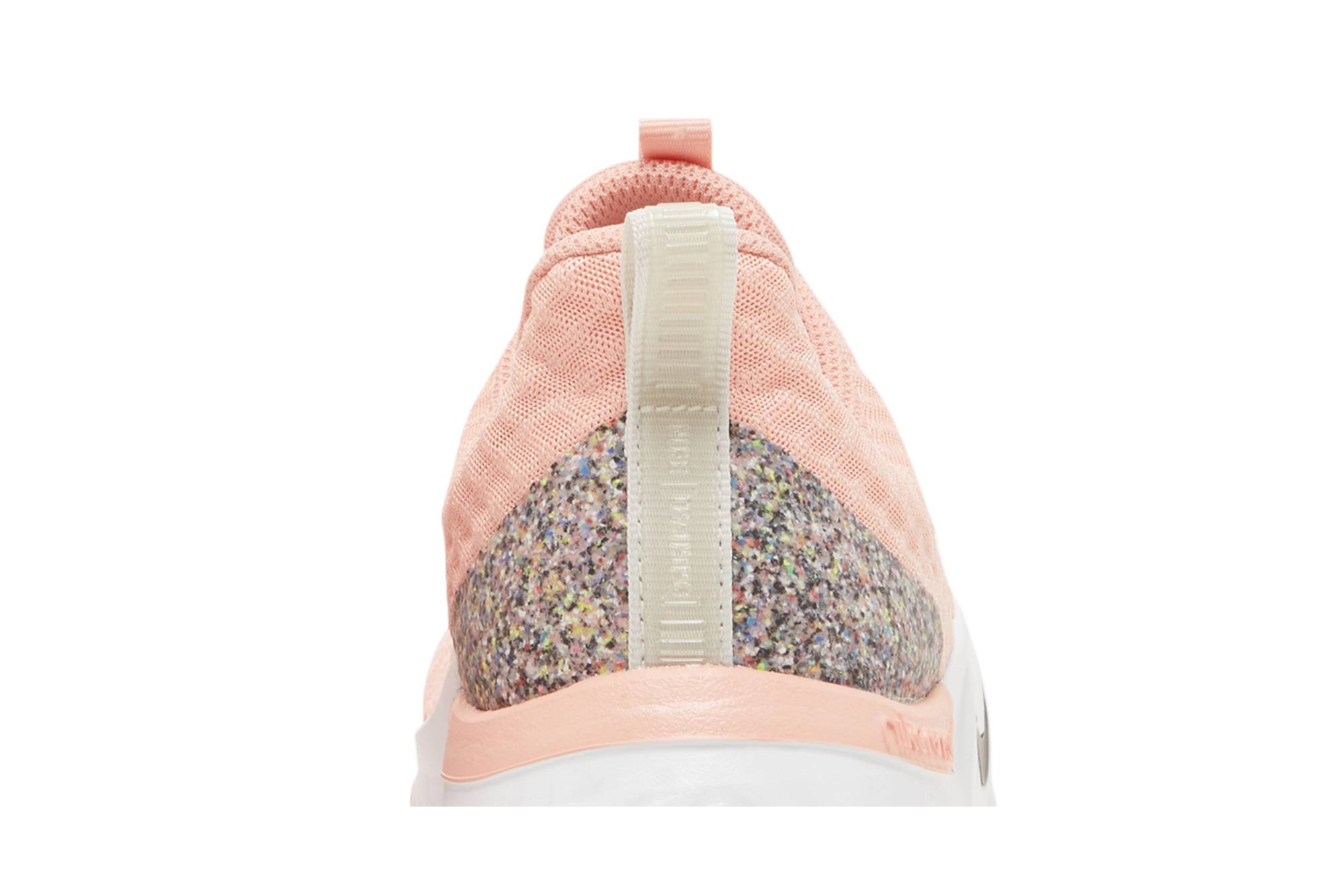 Sizing Nike In-Season TR 9 女款 粉黑