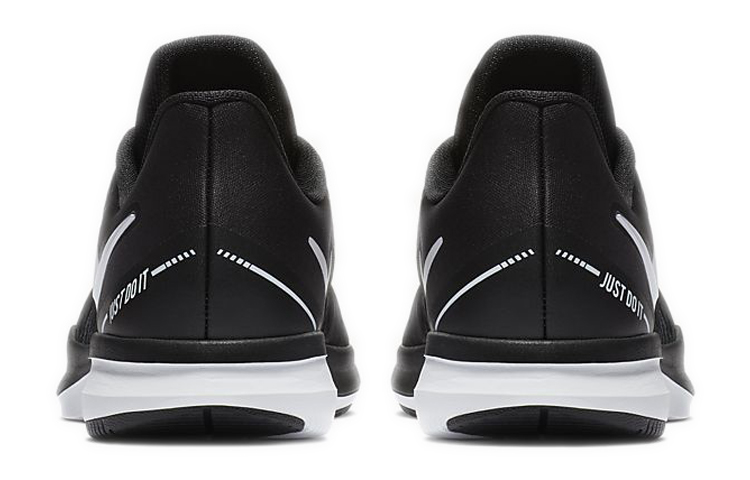 Shop Nike In-Season TR 8 低幫訓練鞋 女款 黑白